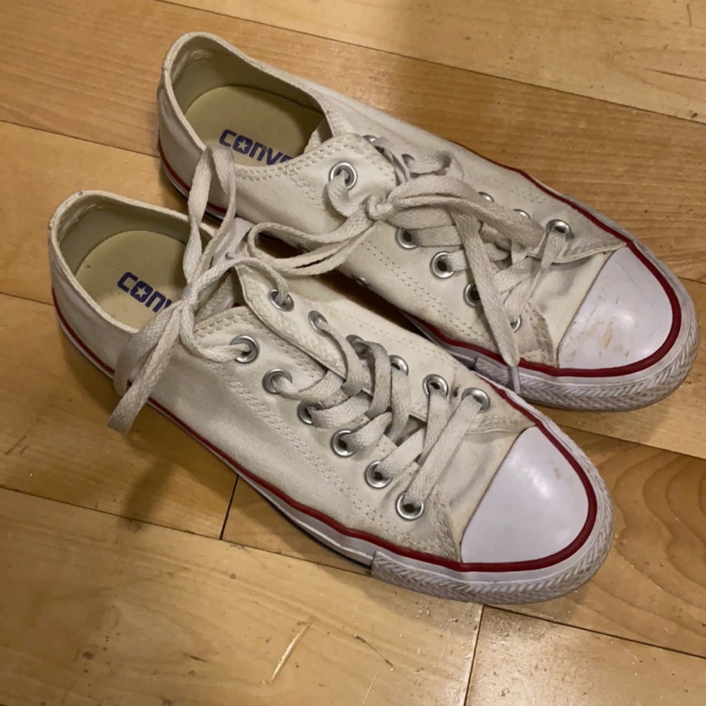 White Converse white fit like 7.5 size is 6.5
